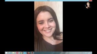 Развёл по скайпу на стриптиз молодую дуру показала пизду и сиськи домашнее порно