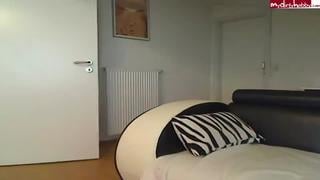 Уговорил сестру заняться стриптизом на камеру, упругая грудь моей сестры, вебкам