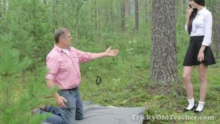 Порно трахнул молоденькую студентку молодые выебал школьницу ученицу секс анал в попу минет инцест 16 17 18 летнюю sex teen