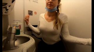 Фрагмент видео стриптиз в туалете транспорта mp4