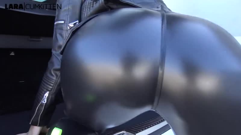 Никки Блондтың аузы спермага толы Жалаңаш ерлер мен әйелдер