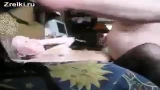 Зрелую мамашу в чулках жестко трахает толстый дядька домашнее любительское частное busty mature mommy in stockings homemade par