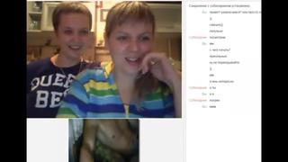 Две девчули веселят парней чат рулетка omegle skype вирт школьница вебкамера молодые грудь показала сиськи развели секс порно