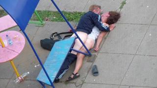 Бомж ебет пьяную шкуру