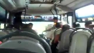 Дрочит в автобусе, незнакомый пассажир помог