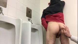 Ебля в туалете университета #gay #porn #bareback #toilet