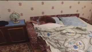 Русскую мамку разбудил и трахнул! (русское, порно, инцест, мама анал, минет, ferro network, milf, mature, anal, зрелая)