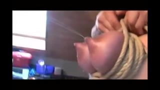 Жестко доит девушку! (порно, сиськи, бдсм, bdsm, жесть, экстрим, беременная, pregnant, молоко, milk, milf, teen, anal)