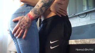 The beauty in tight jeans surrendered to the insatiable womanizer cancer 