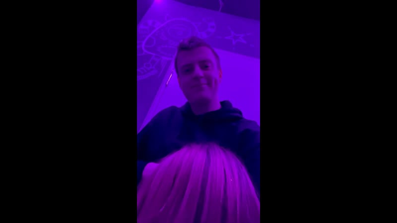 Делают минет в туалете блогер меллстрой