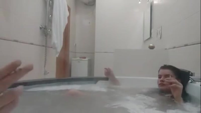 Bathing porn video – 2 russian girls bathing live on periscope