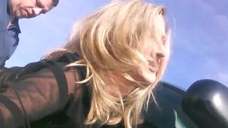 Жена снимает видео для мужа как она трахается с любовником на стоянке