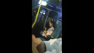 Punheta no onibus do lado da ceguinha de oculos 2