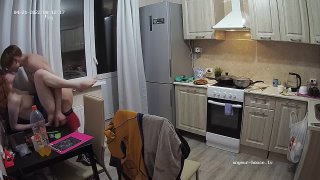 Трахнул рыжую на вписке скрытая камера домашнее порно