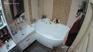 Скрытая камера в ванной на вписке сняла секс красивой блонди домашнее порно слив
