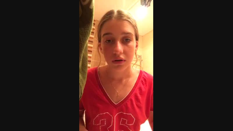 Angelina revva случайно засветила сисечку под футболкой в перископе periscope