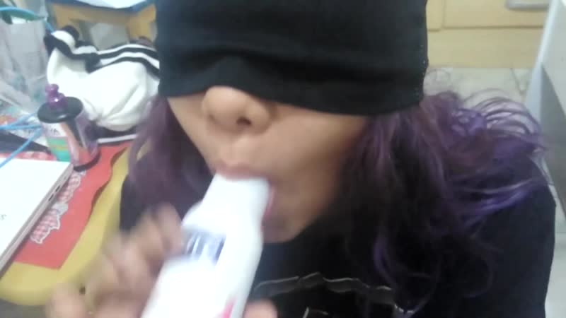 Обманул сестру и заставил ее отсосать член