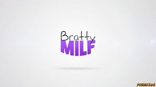 (lasirena69) подрочил на ношеные трусики мачехи и попал в порно