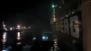 Ever given сняли ночью с мели, благодаря приливу в полнолуние