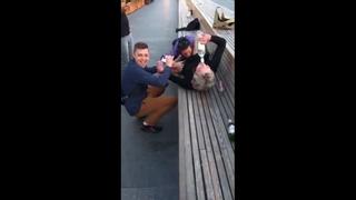 Отлизал на людях в центре москвы пьяные