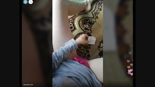 Сексуальная девушка отодвинула трусики и показала киску periscope перископ