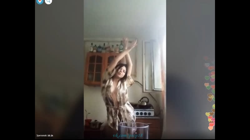 Periscope porn video – Сексуальная девушка в халате светит грудью periscope перископ