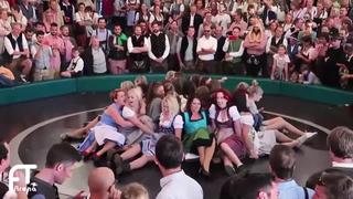 Teufelsrad devils wheel damenfahrt oktoberfest münchen girls ride crazy bavarian girls