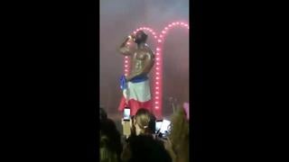 Стриптиз от сексуального француза