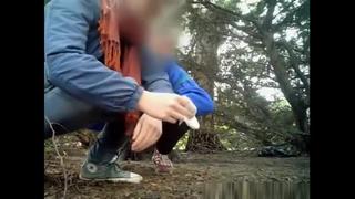 Скрытая молодые писяют и показывают голые of chicks secretly filmed pissing outdoors