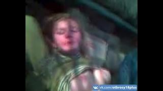 Трахают блюющую бомжиху