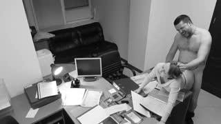 Ебет на рабочем месте