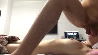 Лючила скрытую камеру и убедилась, что брат трахает её по ночам