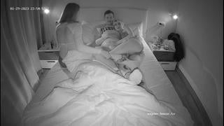 Трахнул своих подруг по очереди 18+ жмж