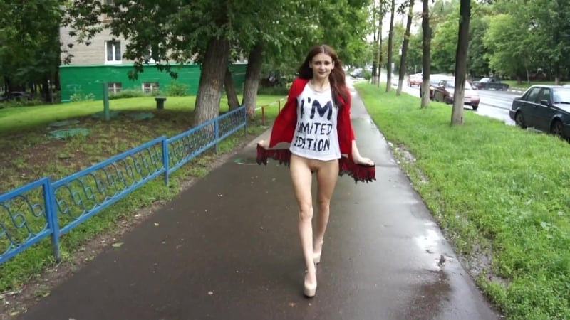 Супермаркет девушка худышка ню эксгибиционистка улица