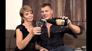 Порно ей 68 старуха попросила выебать её Mature Gilf Grandmother Romana