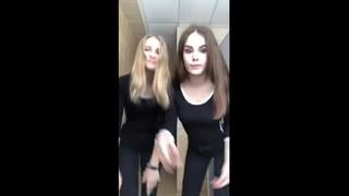 Juicy girls dance and show their asses in the toilet (periscope\/periscope) 