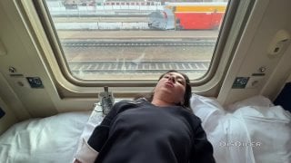 Соблазнил проводницу в поезде и трахнул пока у нее был перерыв 💦