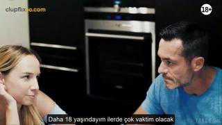 Arkadaşıyla uyuyorken arkadaşının babası gizlice sikiyor