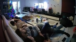 Скрытая камера ебем с кентом двух подружек