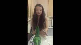 Пьяная студентка проиграла в карты и показала сиськи в перископе