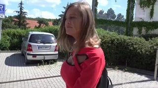 Милфа повелась на деньги и отдалась молодому парню пикап красивой на улице(милфа, мамка, секс, порно, д