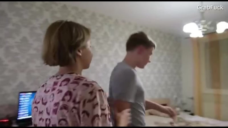 Соседка оказалась не против [секс,соседка, юбка, на столе,минет, куни, сестра,инцест] mp4