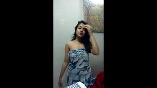 Hot indian girl shows up her naked body