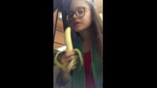 Покажи губки подписчица с красивым ротиком молодые, вирт, школьница, скайп, перископ, одноклассница, сосет, кончает, слюньки