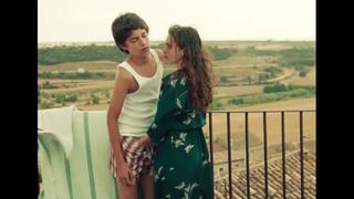 The sister fingering her younger brother (she let her touch the pussy, cum his sister in her hand, try his brother, incest) 