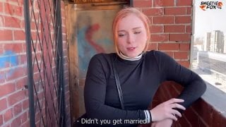 Рыжая занималась сексом с мускулистым соседом, пока муж в командирое