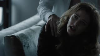 Наблюдает как жена изменяет ему