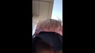 У школьницы под юбочкой