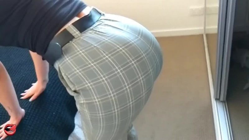 Потер членом о киску и кончил в трусики