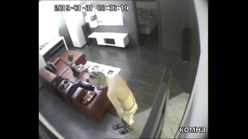 голая мамаша при детях 